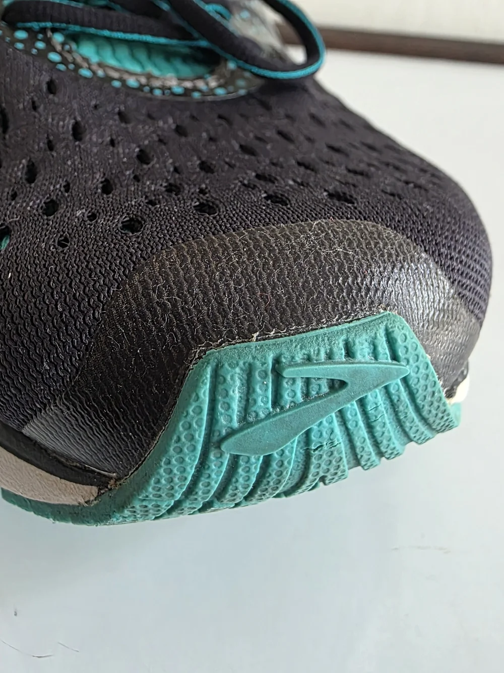 Brooks Women’s Black and Teal Athletic Running Sneakers